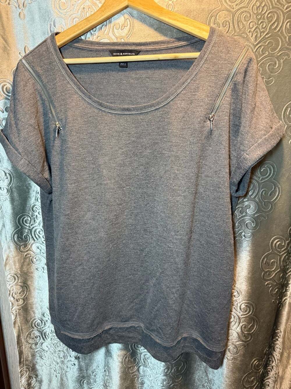 Rock & Republic Gray Short Sleeve Zipper Detail Sweatshirt Top XL